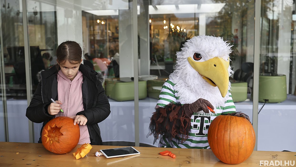 Idén is tököt faragtak a gyerekek